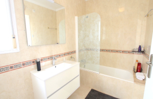 48899_stylish_3_bedroom_end_townhouse_in_a_sought_after_location_100425143813_img_1520