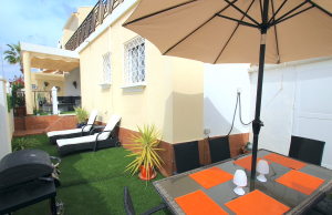 48899_stylish_3_bedroom_end_townhouse_in_a_sought_after_location_100425143816_img_1490