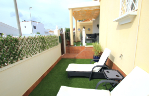 48899_stylish_3_bedroom_end_townhouse_in_a_sought_after_location_100425143816_img_1492