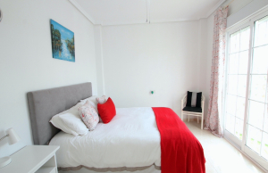 48899_stylish_3_bedroom_end_townhouse_in_a_sought_after_location_100425143816_img_1507