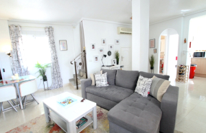 48899_stylish_3_bedroom_end_townhouse_in_a_sought_after_location_100425143816_img_1545