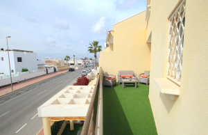 48899_stylish_3_bedroom_end_townhouse_in_a_sought_after_location_100425143817_img_1534