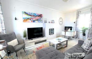 48899_stylish_3_bedroom_end_townhouse_in_a_sought_after_location_100425143817_img_1540
