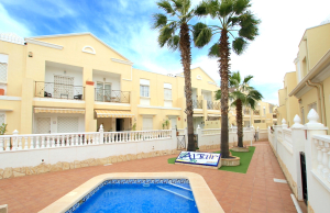 48899_stylish_3_bedroom_end_townhouse_in_a_sought_after_location_100425143817_img_1576