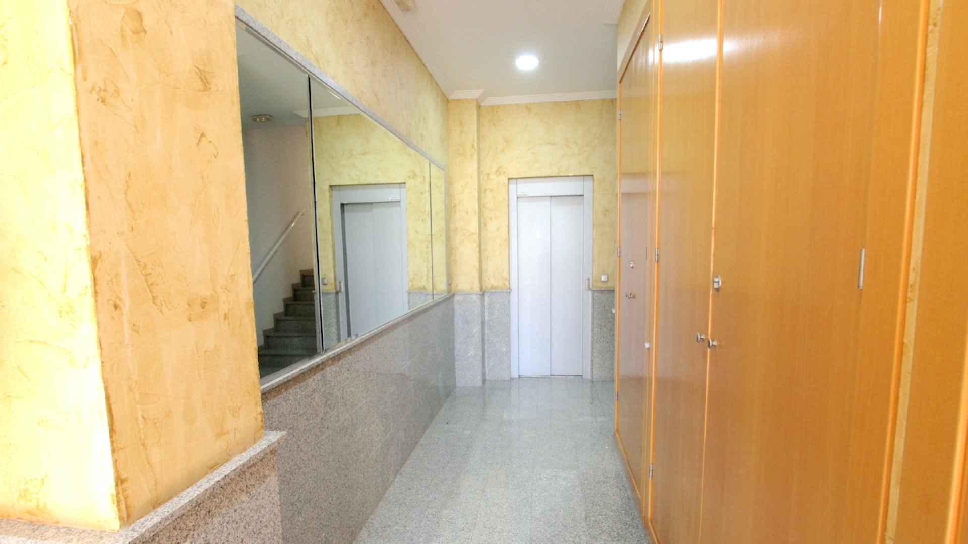 48906_roomy_2_bed_apartment_with_a_private_solarium___secure_parking_160425134339_img_1795