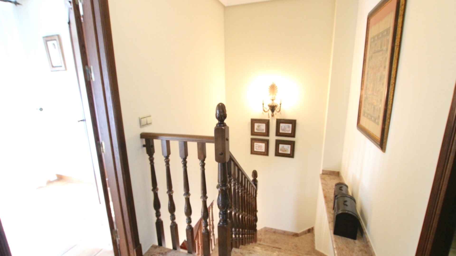 48901_spacious_and_exceptionally_well_presented_village_townhouse_110425112359_img_1217