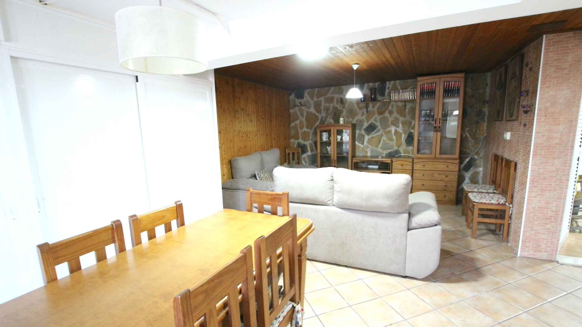 48901_spacious_and_exceptionally_well_presented_village_townhouse_110425112407_img_1196
