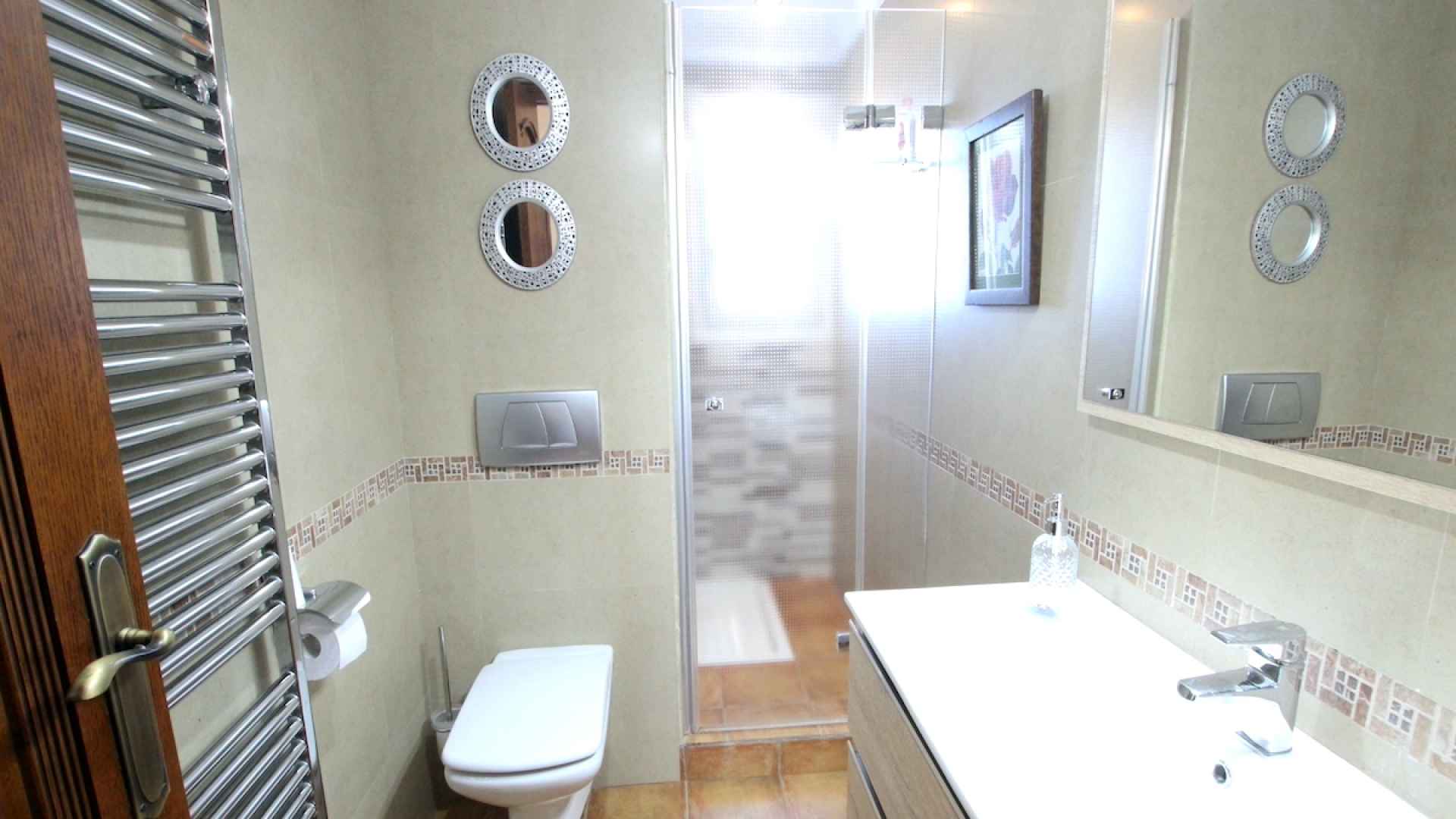 48901_spacious_and_exceptionally_well_presented_village_townhouse_110425112407_img_1208