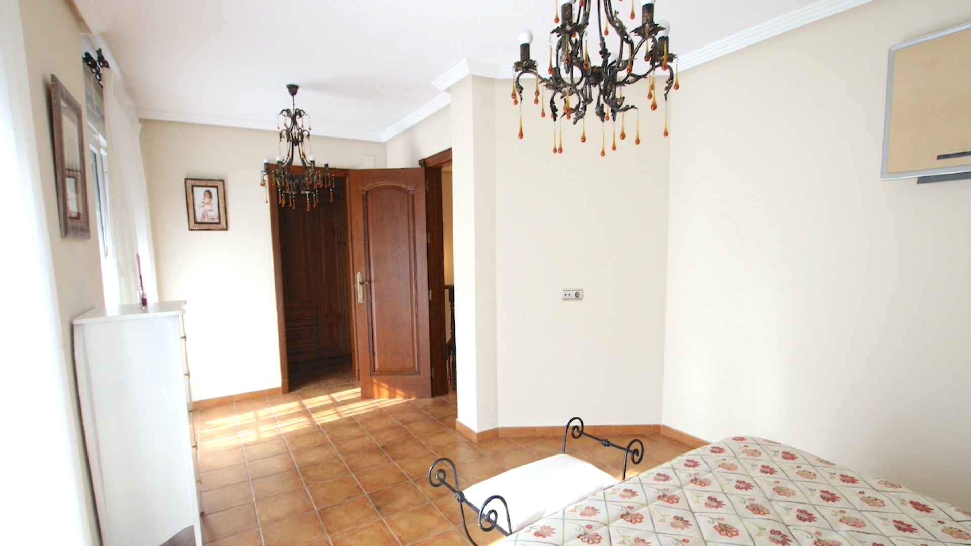 48901_spacious_and_exceptionally_well_presented_village_townhouse_110425112407_img_1223