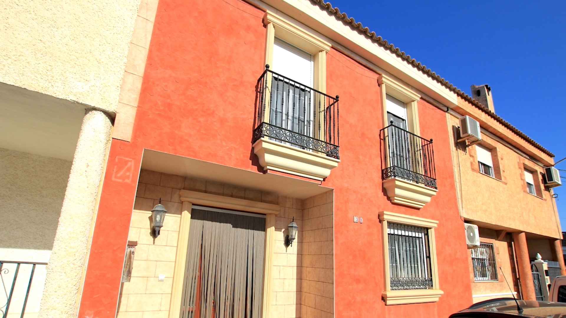 48901_spacious_and_exceptionally_well_presented_village_townhouse_110425112407_img_1237