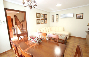48901_spacious_and_exceptionally_well_presented_village_townhouse_110425112404_img_1176