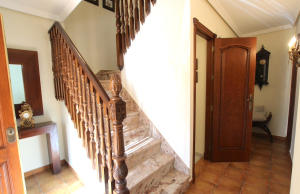 48901_spacious_and_exceptionally_well_presented_village_townhouse_110425112404_img_1178