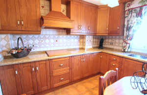 48901_spacious_and_exceptionally_well_presented_village_townhouse_110425112407_img_1182