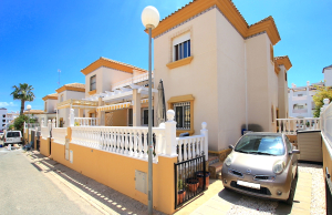 200-4038, Three Bedroom Townhouse In Villamartin.